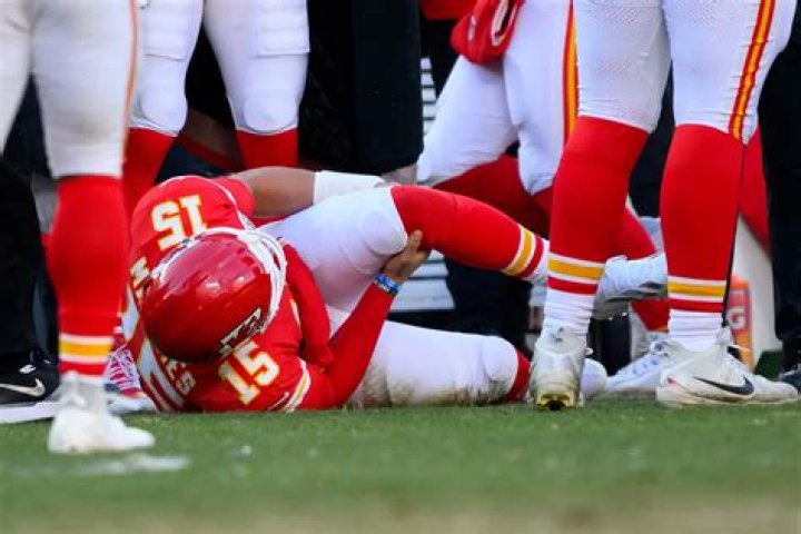 Patrick Mahomes working out (Source: Men's Health)